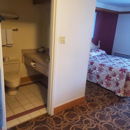 Granite Town Hotel Saint George Bagian luar foto