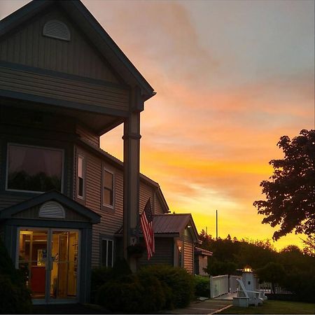 Granite Town Hotel Saint George Bagian luar foto