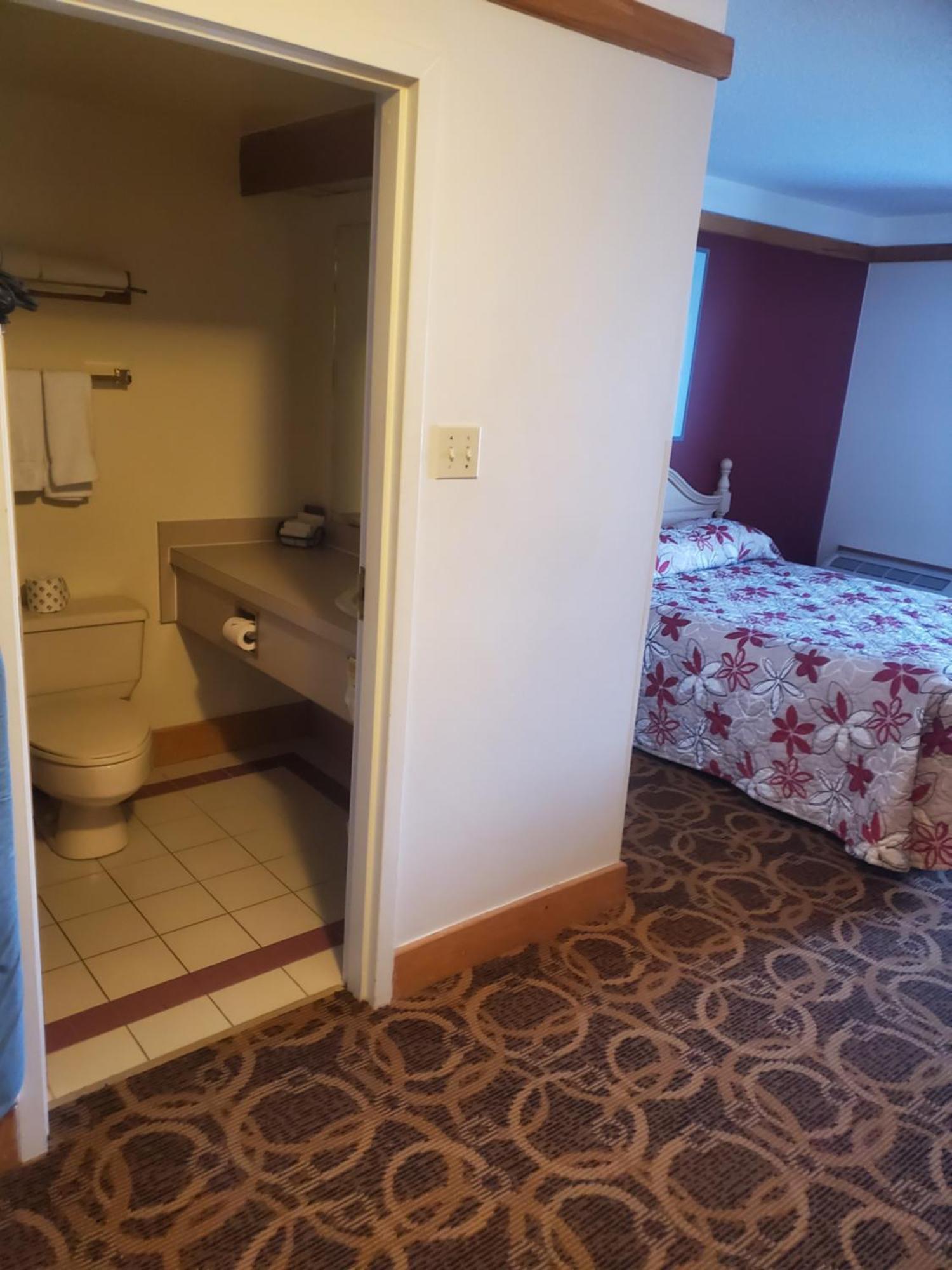 Granite Town Hotel Saint George Bagian luar foto