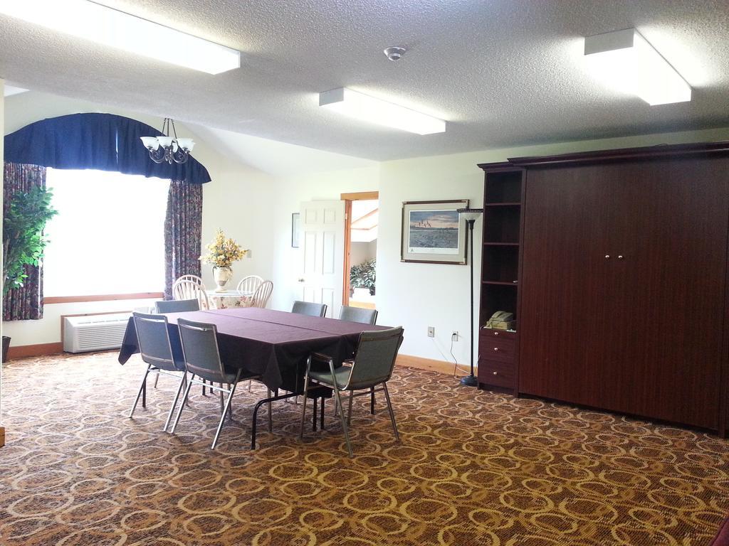 Granite Town Hotel Saint George Bagian luar foto