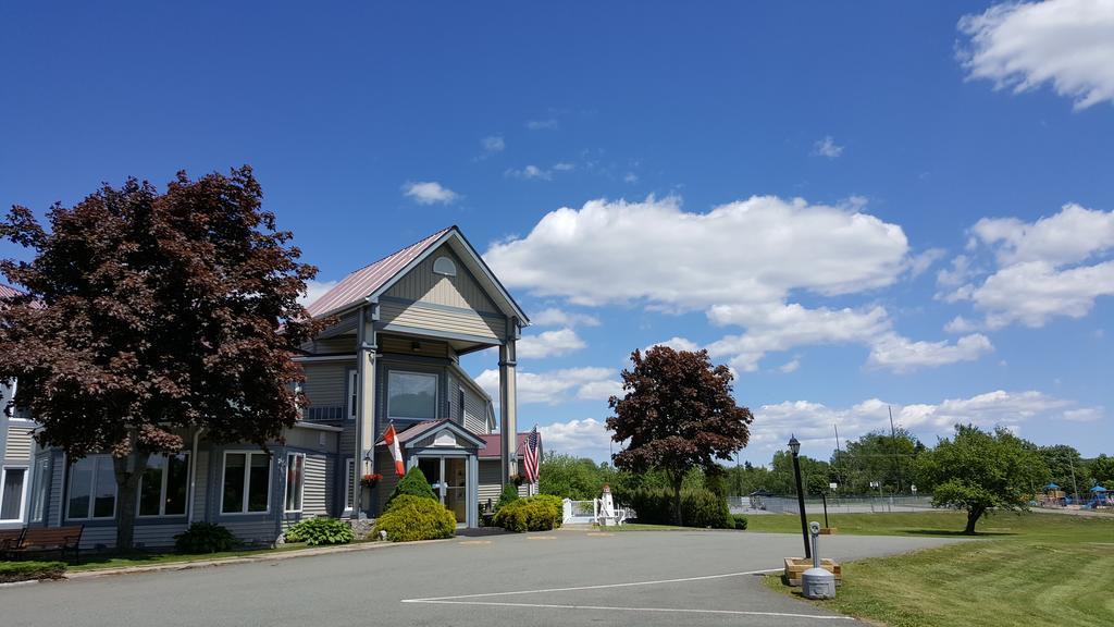 Granite Town Hotel Saint George Bagian luar foto