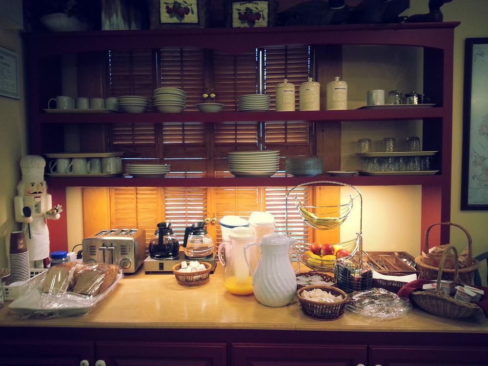 Granite Town Hotel Saint George Bagian luar foto