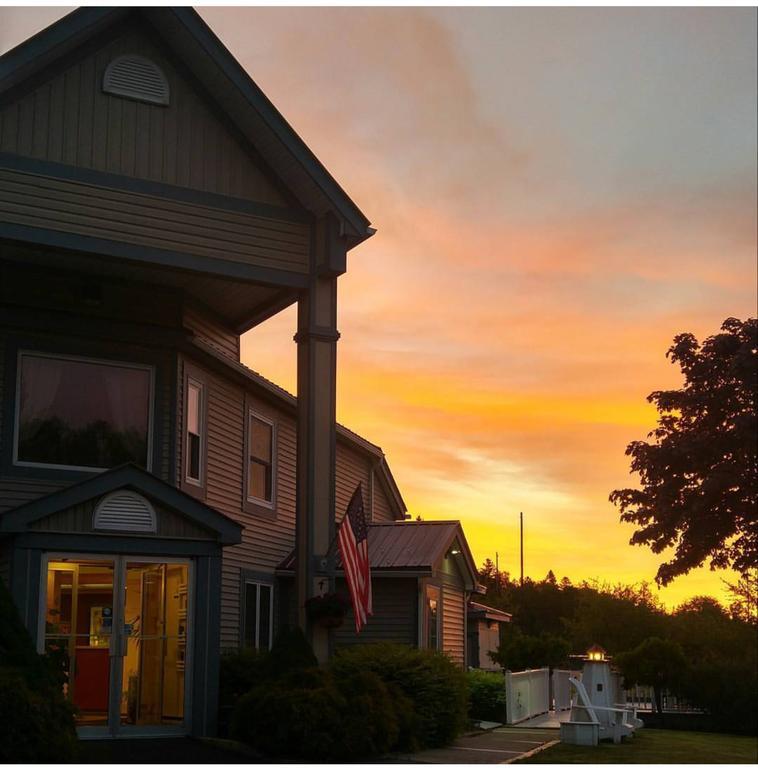 Granite Town Hotel Saint George Bagian luar foto