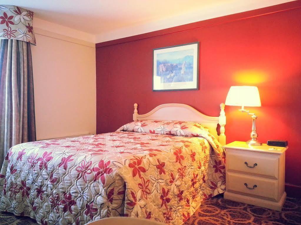 Granite Town Hotel Saint George Bagian luar foto